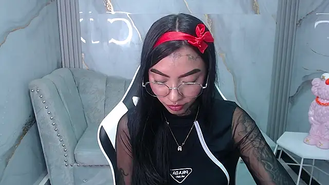 Ashley Blum v online show from 09/25/25, 08:12