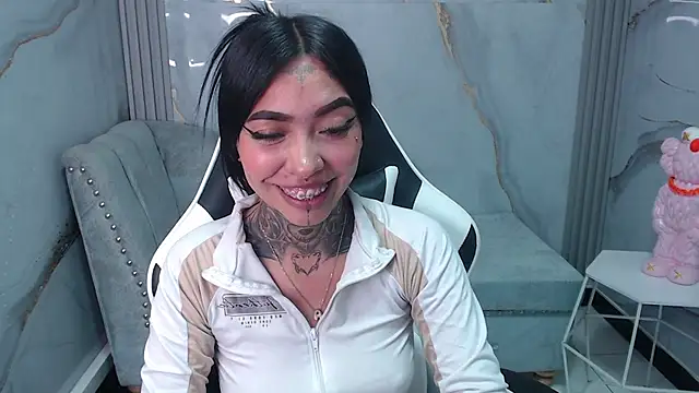 Ashley Blum v online show from 10/01/25, 01:11