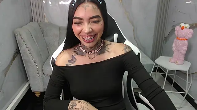 Ashley Blum v online show from 10/03/25, 07:55