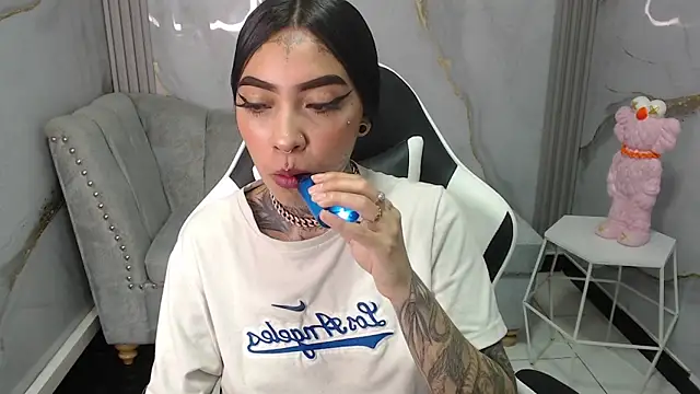 Ashley Blum v online show from 10/07/25, 08:06