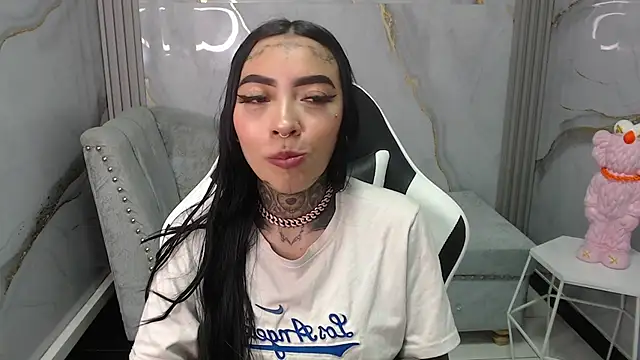 Ashley Blum v online show from 10/08/25, 08:17