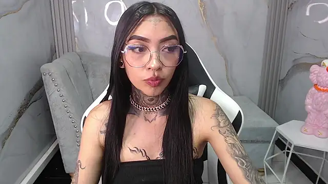 Ashley Blum v online show from 10/10/25, 08:08