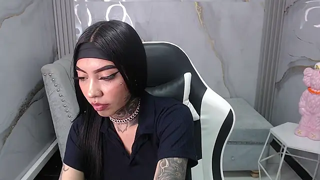 Ashley Blum v online show from 10/11/25, 08:07