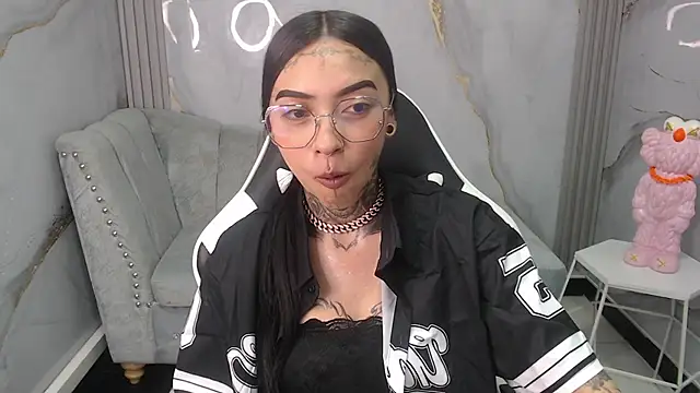 Ashley Blum v online show from 10/17/25, 08:00