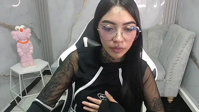 Ashley Blum v online show from 10/25/25, 08:03