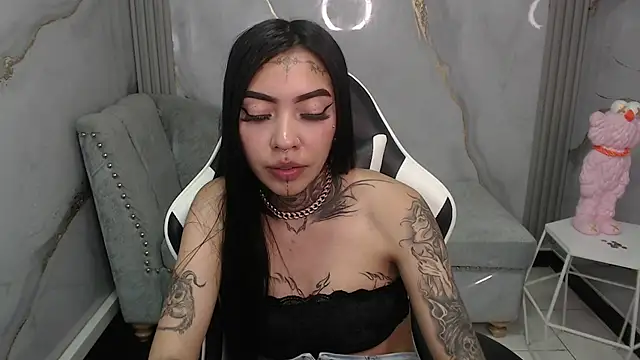 Ashley Blum v online show from 11/24/25, 01:16