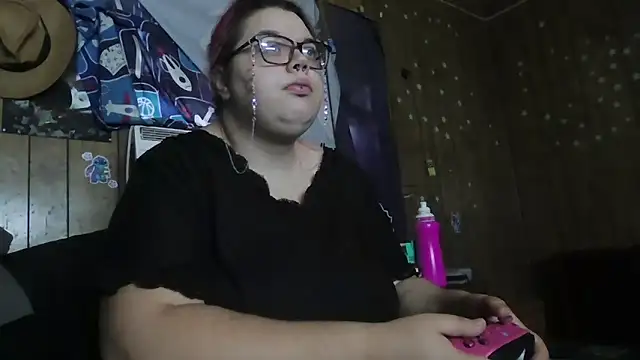 Snapshot of GoddessDess chatting on 09/23/25, 12:52 GoddessDess online show from 09/23/25, 12:52