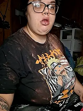 Snapshot of GoddessDess chatting on 10/31/25, 01:01 GoddessDess online show from 10/31/25, 01:01