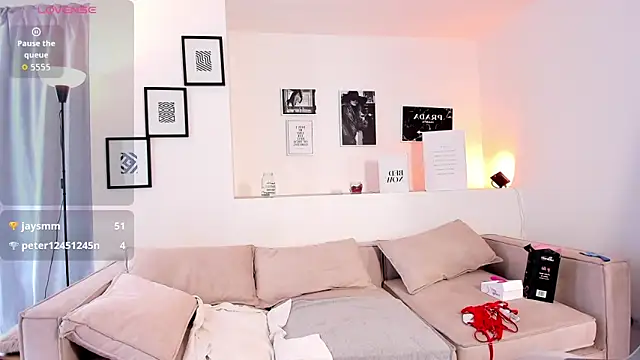 Miacorner  online show from 09/28/25, 06:35