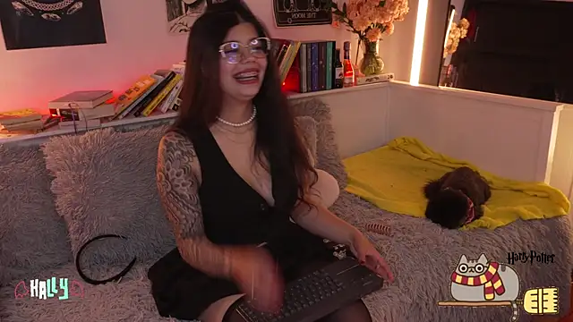 sophieee art online show from 10/27/25, 02:15