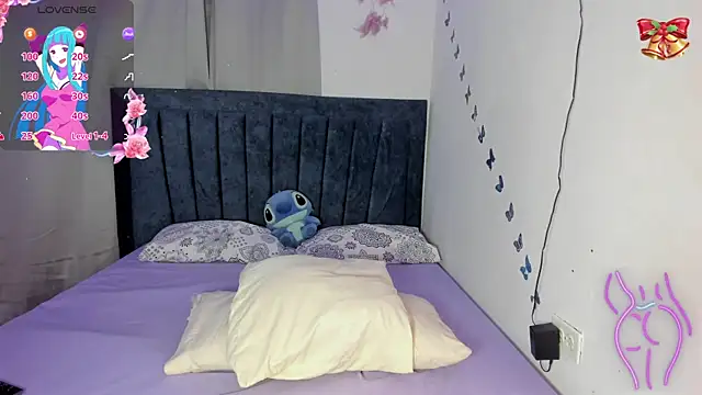 Snapshot of emmie_bunny chatting on 12/16/25, 11:21 emmie bunny online show from 12/16/25, 11:21