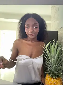 Snapshot of Keirahartz chatting on 02/22/26, 02:48 Keirahartz online show from 02/22/26, 02:48