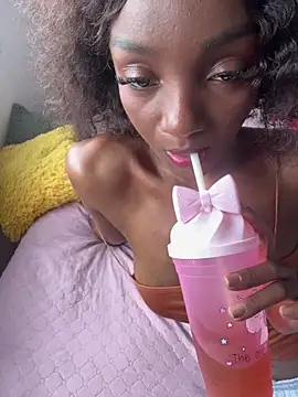 Snapshot of Keirahartz chatting on 04/05/26, 06:16 Keirahartz online show from 04/05/26, 06:16