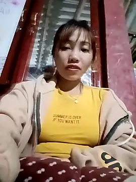 Snapshot of adbosa_00 chatting on 10/25/25, 03:40 adbosa 00 online show from 10/25/25, 03:40