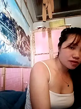 Snapshot of adbosa_00 chatting on 10/28/25, 03:10 adbosa 00 online show from 10/28/25, 03:10