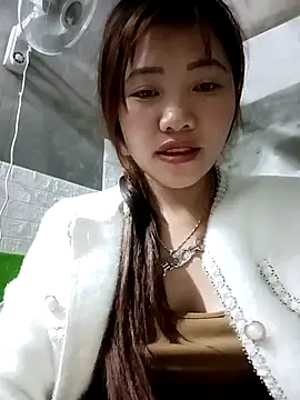 Snapshot of adbosa_00 chatting on 11/22/25, 11:04 adbosa 00 online show from 11/22/25, 11:04