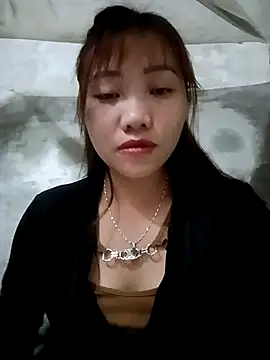 Snapshot of adbosa_00 chatting on 11/23/25, 12:38 adbosa 00 online show from 11/23/25, 12:38