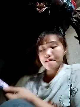 Snapshot of adbosa_00 chatting on 12/04/25, 10:13 adbosa 00 online show from 12/04/25, 10:13