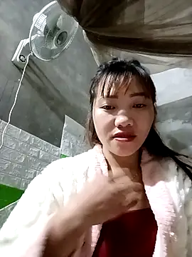 Snapshot of adbosa_00 chatting on 12/04/25, 10:18 adbosa 00 online show from 12/04/25, 10:18