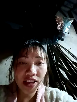 Snapshot of adbosa_00 chatting on 12/05/25, 10:46 adbosa 00 online show from 12/05/25, 10:46