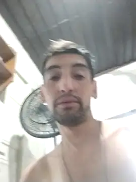 Snapshot of pibearg29 chatting on 12/19/25, 05:25 pibearg29 online show from 12/19/25, 05:25