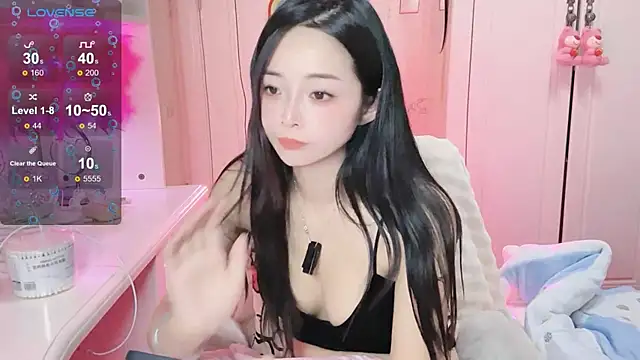 Snapshot of Ya-Ya- chatting on 10/29/25, 12:29 Ya-Ya- online show from 10/29/25, 12:29