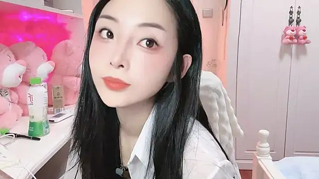 Snapshot of Ya-Ya- chatting on 11/12/25, 11:32 Ya-Ya- online show from 11/12/25, 11:32