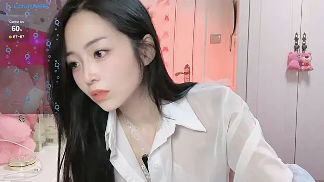 Snapshot of Ya-Ya- chatting on 11/14/25, 10:40 Ya-Ya- online show from 11/14/25, 10:40