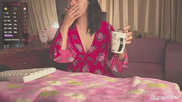 gigifontaine   online show from 11/30/25, 11:42