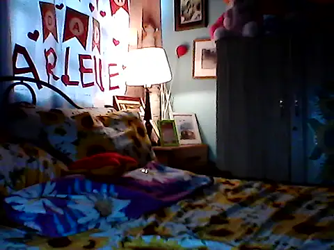 Snapshot of Miss_Heart chatting on 11/21/25, 01:15 Miss Heart online show from 11/21/25, 01:15