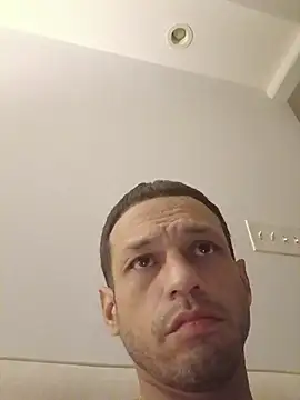 Snapshot of Andrez5041 chatting on 11/20/25, 06:35 Andrez5041 online show from 11/20/25, 06:35