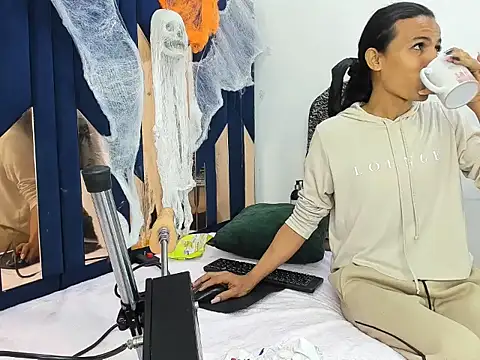 Aisha hotts777 online show from 10/30/25, 04:58