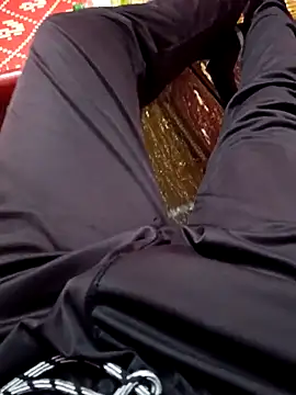 Snapshot of dolphiinn chatting on 11/08/25, 01:44 dolphiinn online show from 11/08/25, 01:44