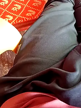 Snapshot of dolphiinn chatting on 11/12/25, 05:08 dolphiinn online show from 11/12/25, 05:08