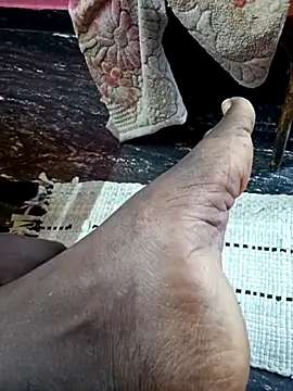 Snapshot of dolphiinn chatting on 11/24/25, 01:05 dolphiinn online show from 11/24/25, 01:05