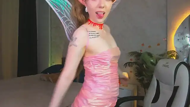 Snapshot of Lunar_Lily chatting on 10/29/25, 06:26 Lunar Lily online show from 10/29/25, 06:26