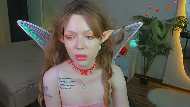 Snapshot of Lunar_Lily chatting on 10/30/25, 05:53 Lunar Lily online show from 10/30/25, 05:53