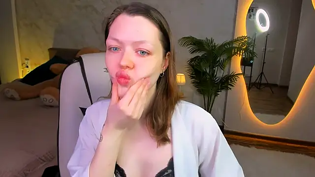 Snapshot of Lunar_Lily chatting on 12/01/25, 05:34 Lunar Lily online show from 12/01/25, 05:34