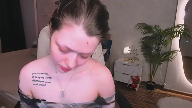 Lunar Lily online show from 01/19/26, 06:06