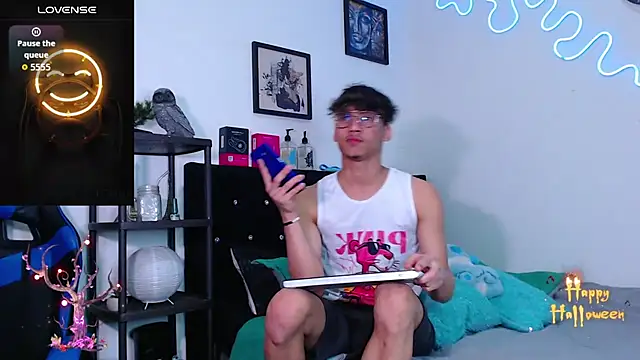 Gael Jones online show from 10/23/25, 04:12