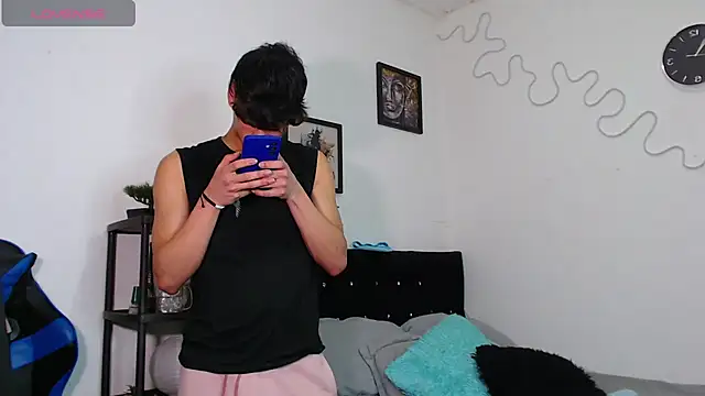 Gael Jones online show from 10/26/25, 04:51