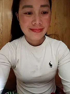 Snapshot of LyyChac chatting on 12/13/25, 10:04 LyyChac online show from 12/13/25, 10:04