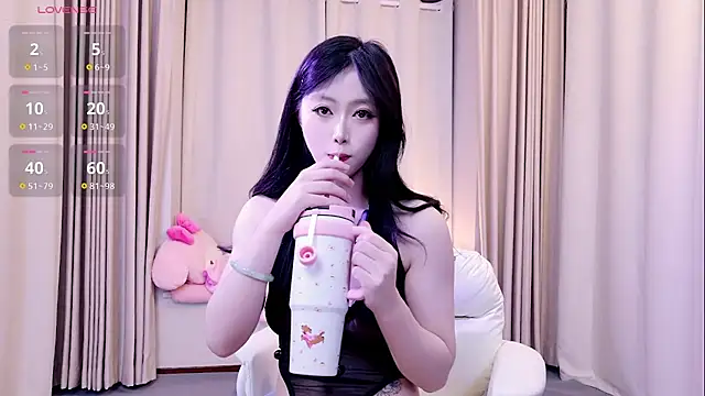 niannian18 online show from 11/18/25, 10:09