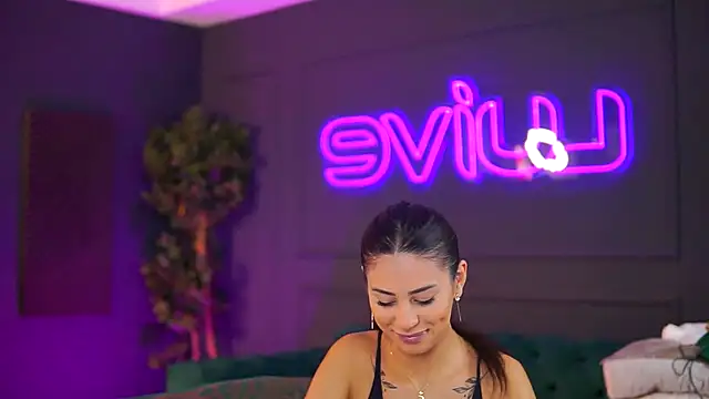 Snapshot of SiennaRuh chatting on 11/18/25, 11:14 SiennaRuh online show from 11/18/25, 11:14