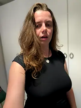 TenderLaGlamor online show from 09/22/25, 09:06