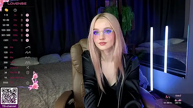 Snapshot of exxxcore_ chatting on 10/27/25, 10:14 exxxcore online show from 10/27/25, 10:14