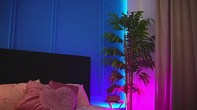 alexxisrae online show from 12/04/25, 04:00