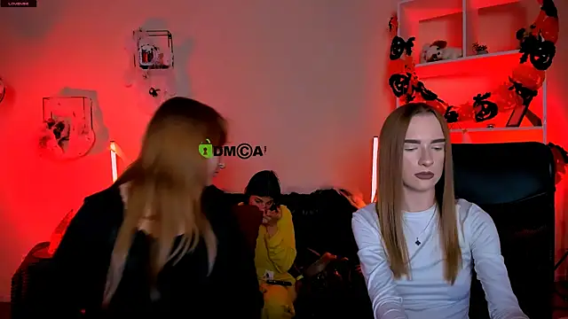 lizzie boom online show from 10/21/25, 07:25