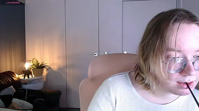 Amanda Butlerr online show from 05/08/26, 10:53