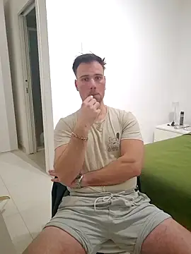 Snapshot of mrlyuis chatting on 02/22/26, 11:03 mrlyuis online show from 02/22/26, 11:03